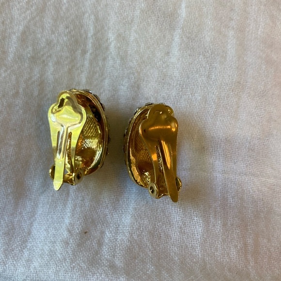 Gold Tone Vintage‎ Clip on Earrings with Green & Clear Rhinestones - Picture 6 of 7